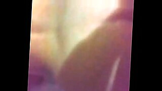 agarrando nalgas de mujeres en las fiestas